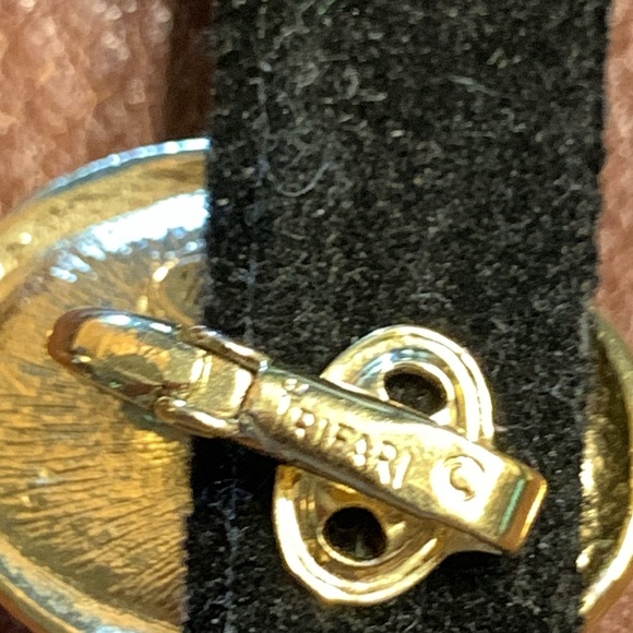 80’s TRIFARI PALE PASTEL PINK CABOCHON CLIP ON EARRINGS - Picture 5 of 11